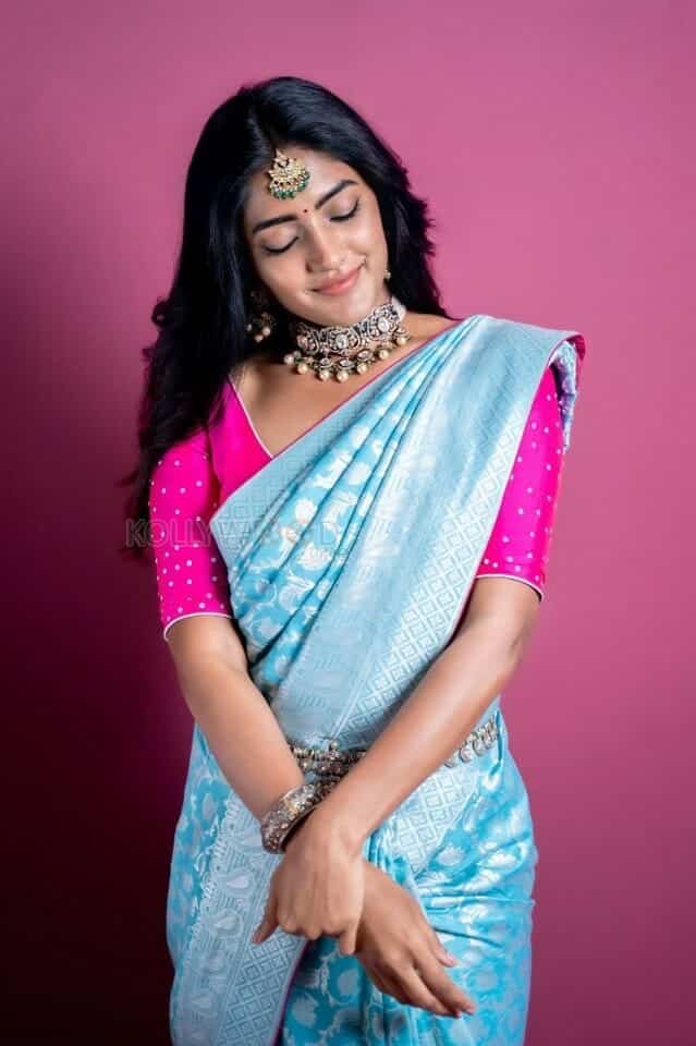 Eesha Rebba Stylish Saree Photos 02