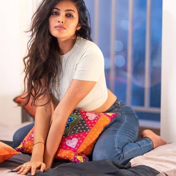 Divi Vadthya