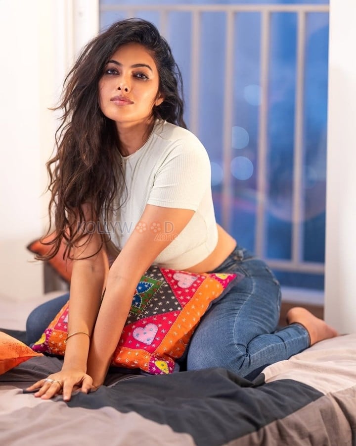 Divi Vadthya