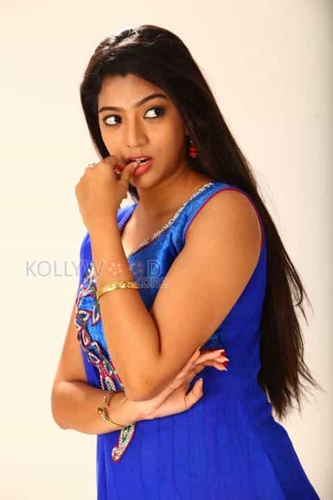 Engalukku Veru Kilaigal Kidaiyathu Heroine Saara Deva Photos
