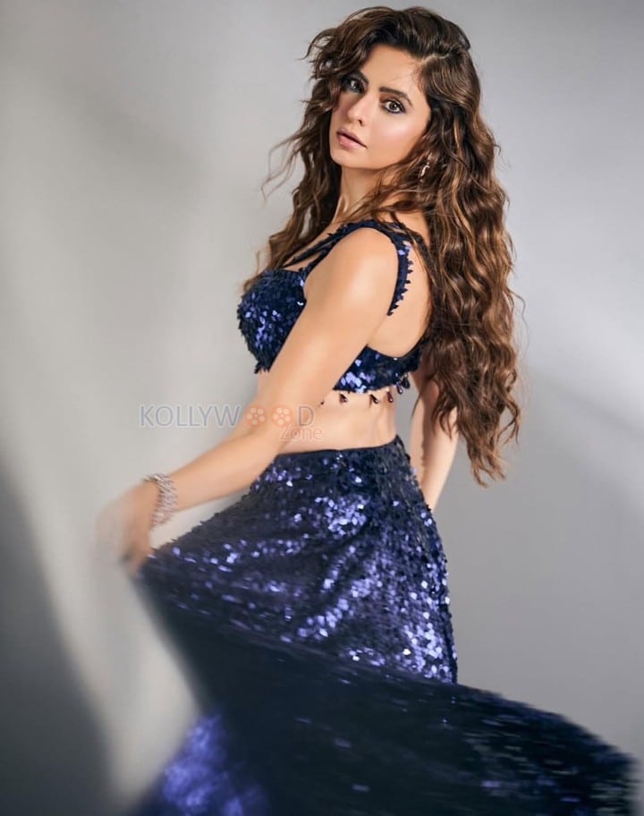 Glamorous Aamna Sharif in a Blue Lehenga Photos 03
