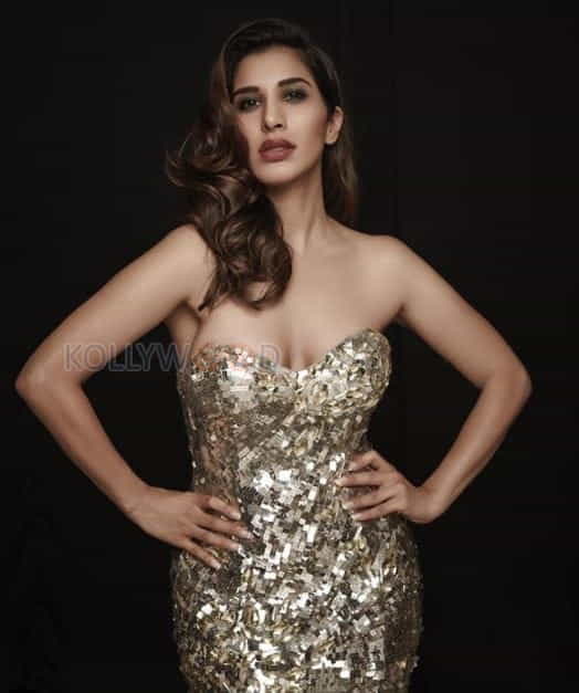 Glamour Model Sophie Choudary Hot Photos