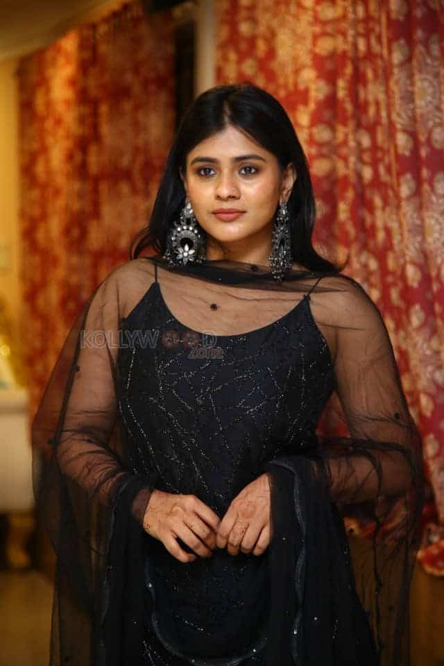 Hebah Patel at Santosham South Indian Film Awards 2021 Curtain Raiser Press Meet Photos 14