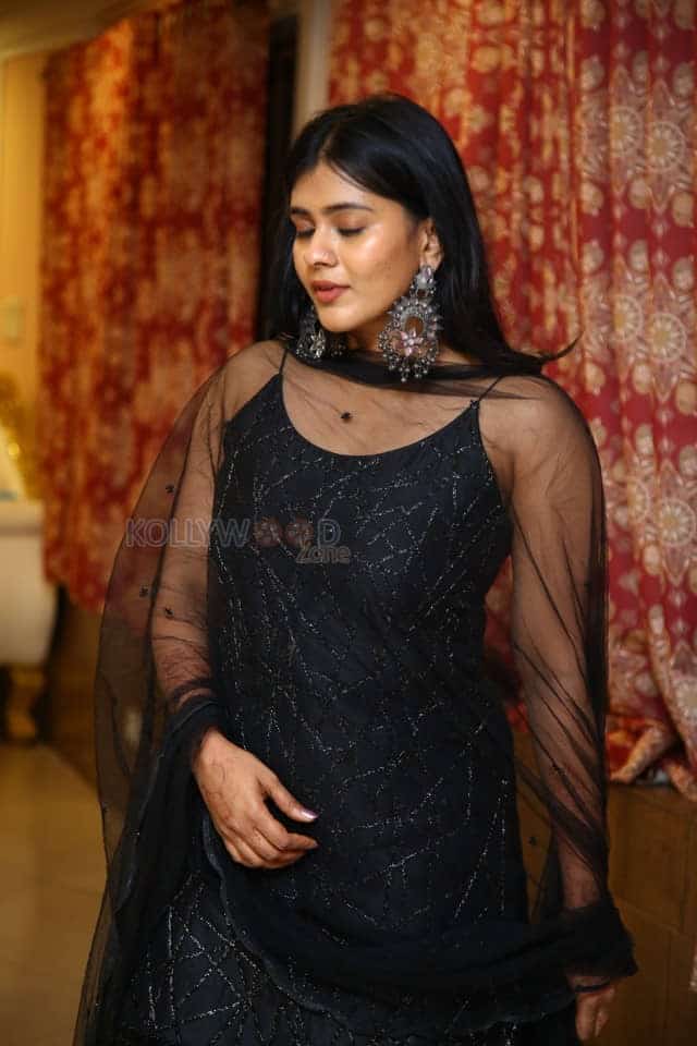 Hebah Patel at Santosham South Indian Film Awards 2021 Curtain Raiser Press Meet Photos 15