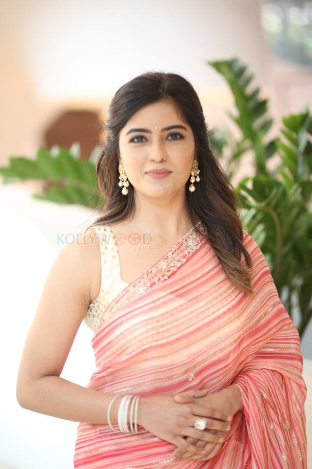 Heroine Amritha Aiyer at Bachhala Malli Trailer Launch Event Pictures 23