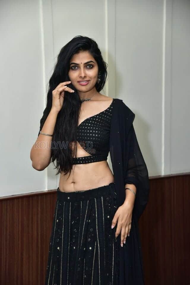 Heroine Divi Vadthya Stunning in Black Dress Photoshoot Pictures 24