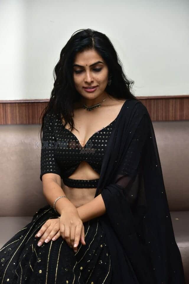 Heroine Divi Vadthya Stunning in Black Dress Photoshoot Pictures 29