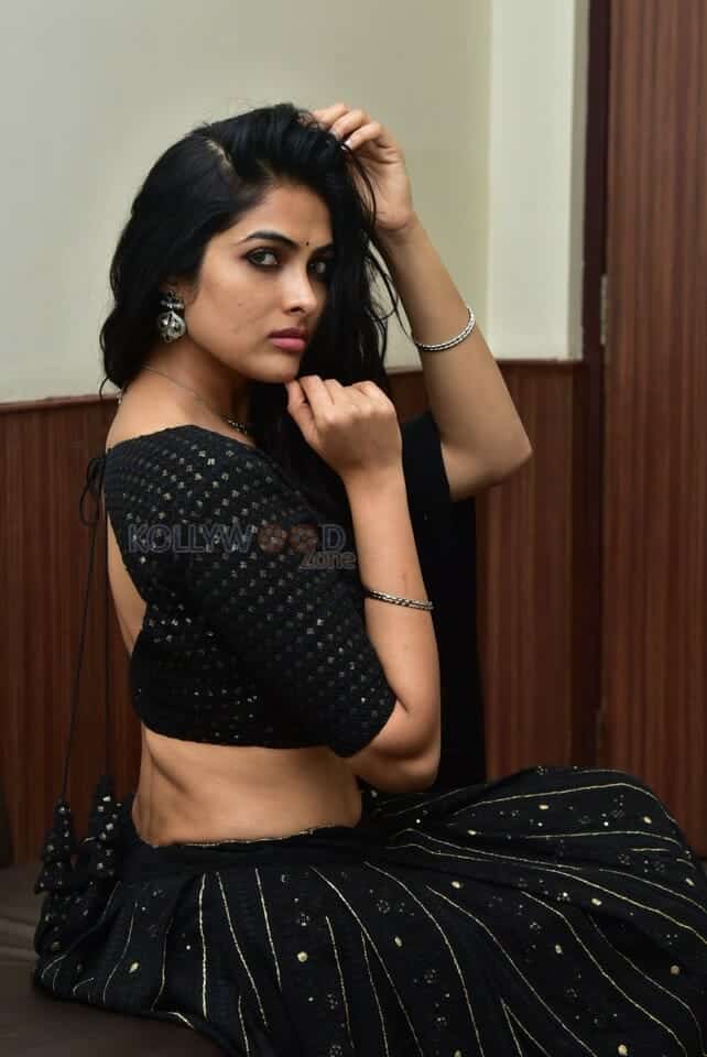Heroine Divi Vadthya Stunning in Black Dress Photoshoot Pictures 40