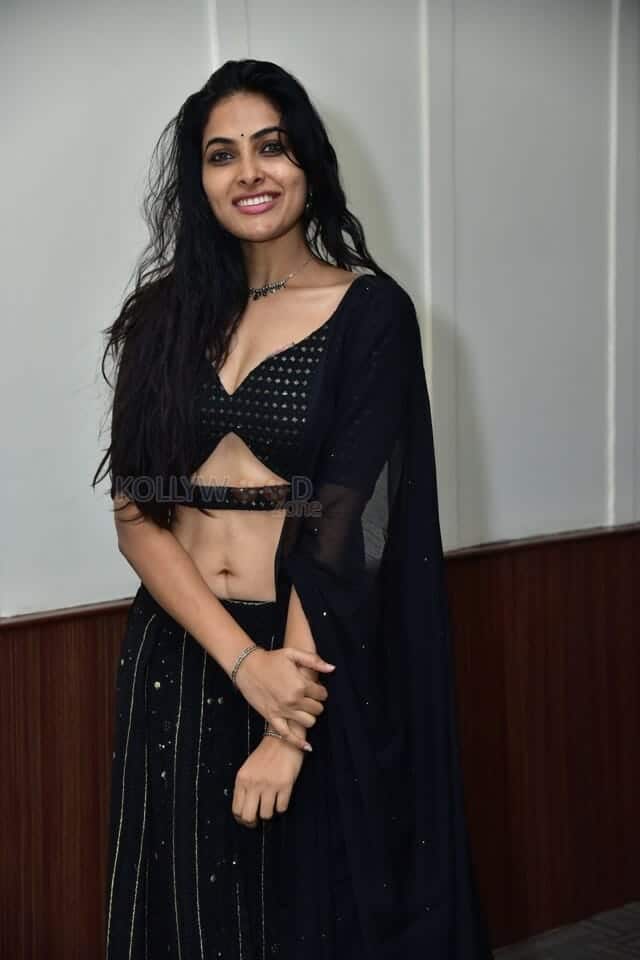 Heroine Divi Vadthya Stunning in Black Dress Photoshoot Pictures 47