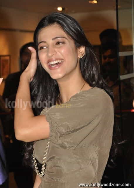 Hot And Sexy Shruti Hassan Pictures