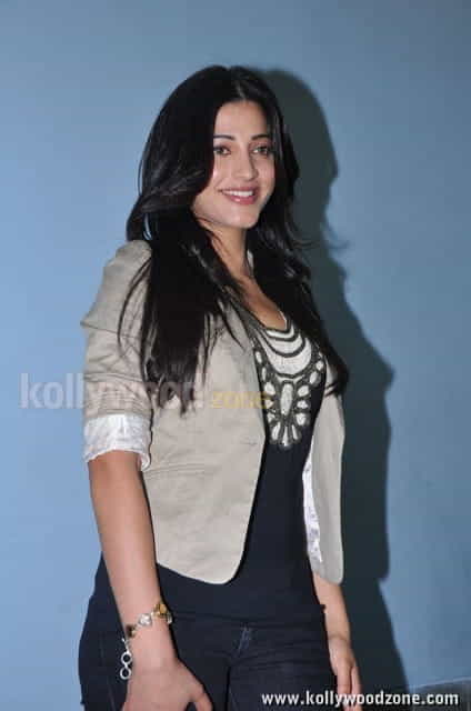 Hot And Sexy Shruti Hassan Pictures