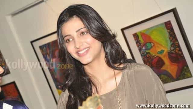 Hot And Sexy Shruti Hassan Pictures