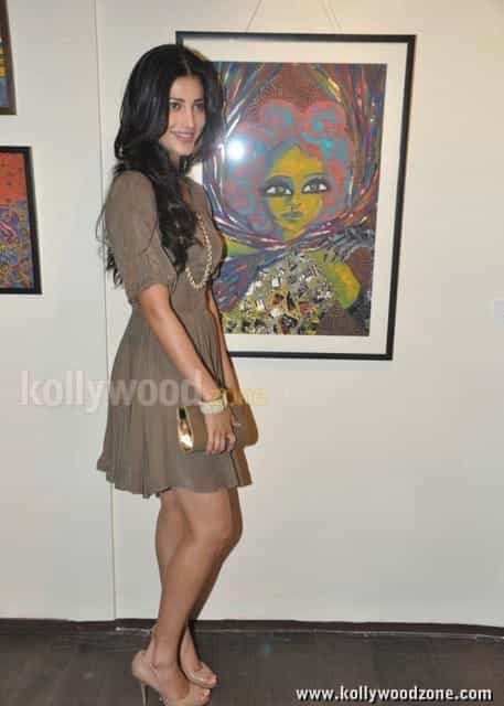 Hot And Sexy Shruti Hassan Pictures