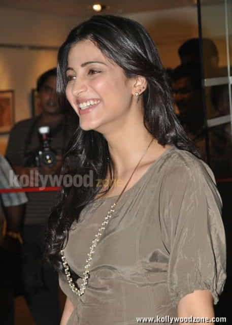 Hot And Sexy Shruti Hassan Pictures