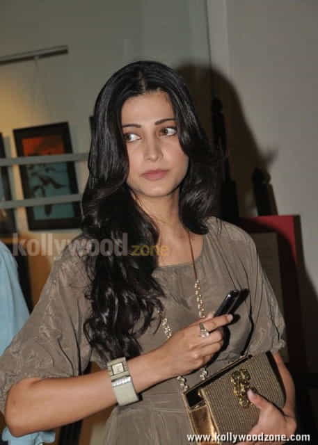 Hot And Sexy Shruti Hassan Pictures