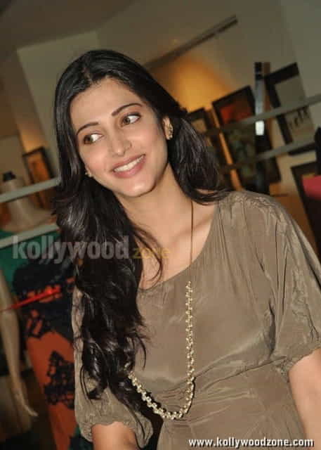 Hot And Sexy Shruti Hassan Pictures