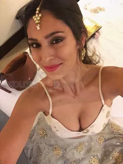 Model Bruna Abdullah Sexy Photos