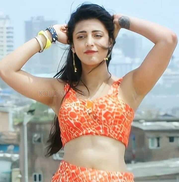 Naughty Shruti Haasan Sexy Pictures 16