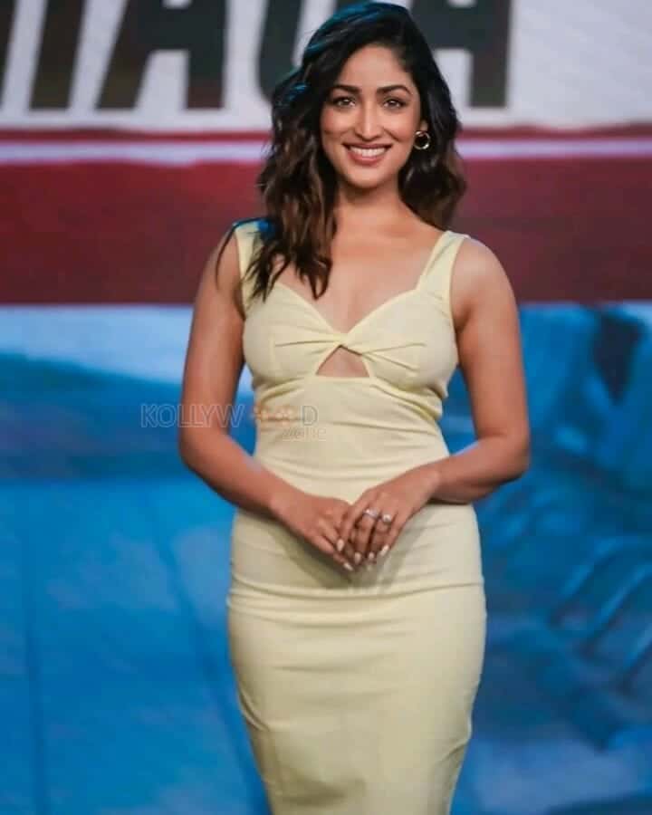 OMG 2 Actress Yami Gautam Beautiful Picture 01