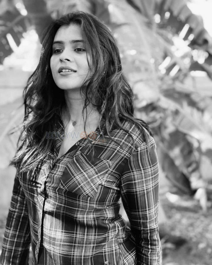 Odela Railway Station Actress Hebah Patel Photos