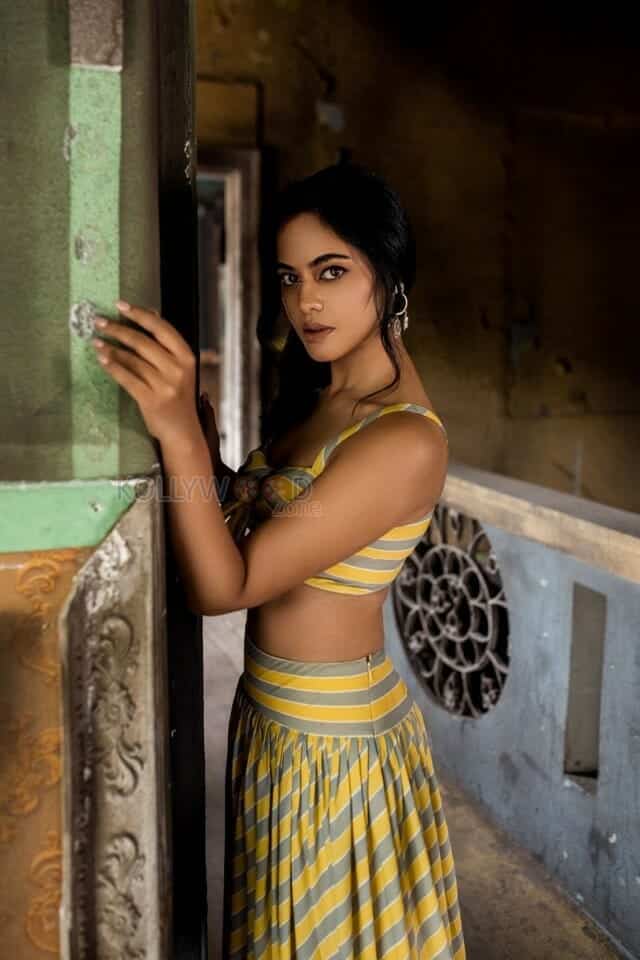 Pagaivanuku Arulvai Heroine Bindu Madhavi Sexy Photoshoot Pictures 03