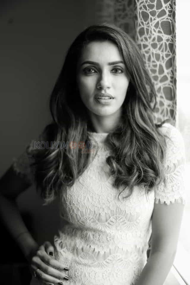 Panchatantra Movie Heroine Akshara Gowda Photo Shoot Pictures