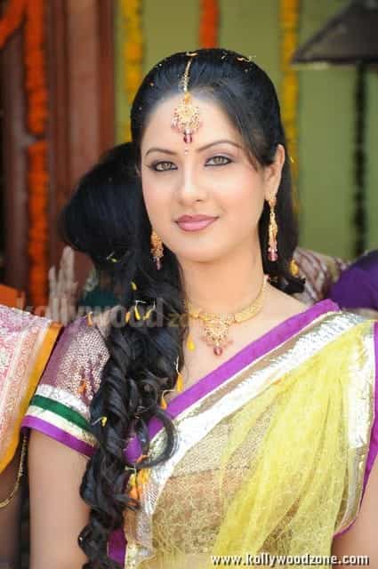 Pooja Bose Sexy Photos