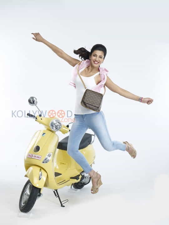 Poojai Movie Heroine Shruti Haasan Sexy Photos