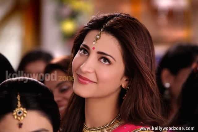 Ramaiya Vastavaiya Heroine Shruti Haasan Pictures