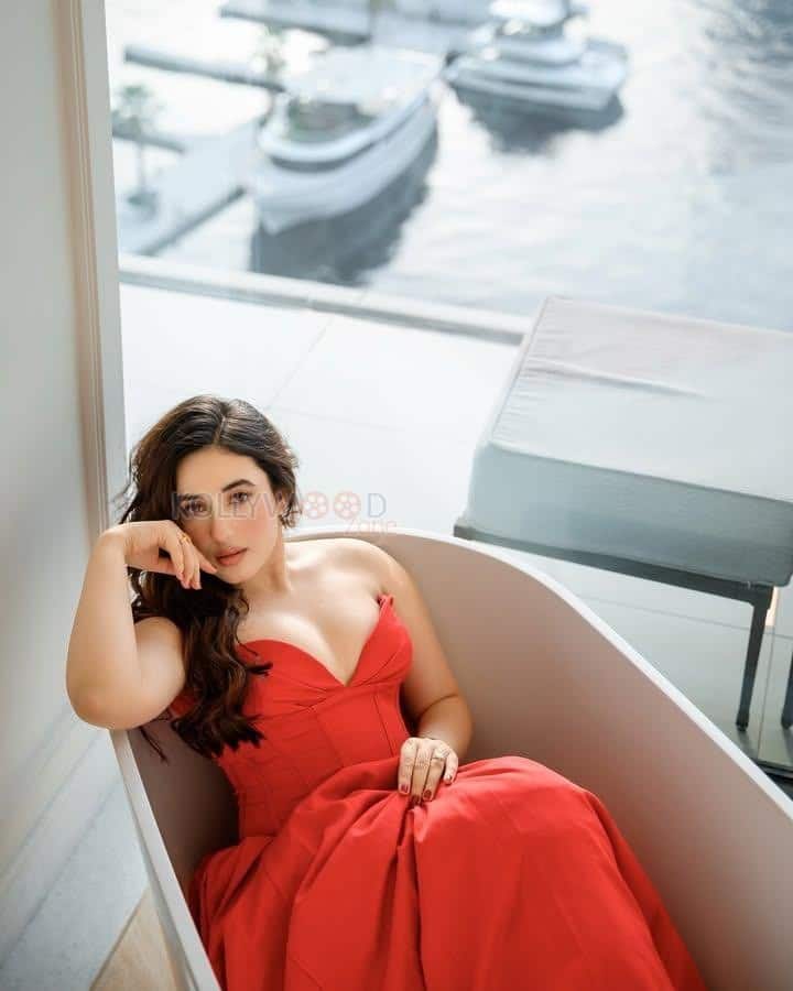 Ravishing Aditi Budhathoki Cleavage in a Red Strapless Dress Photos 03