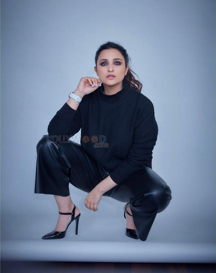 Saina Actress Parineeti Chopra Pictures