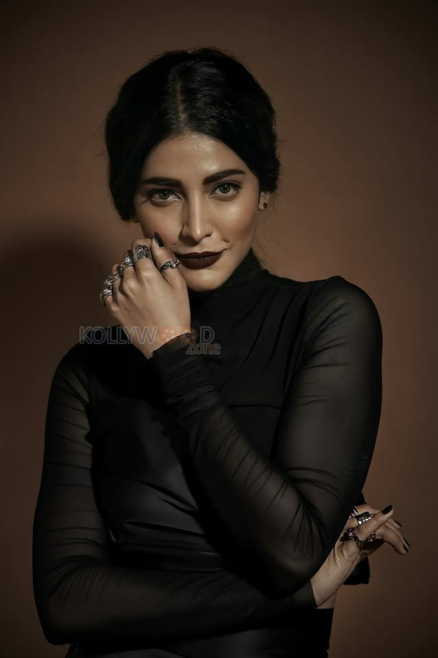 Salaar Actress Shruti Haasan Photoshoot Pictures 04