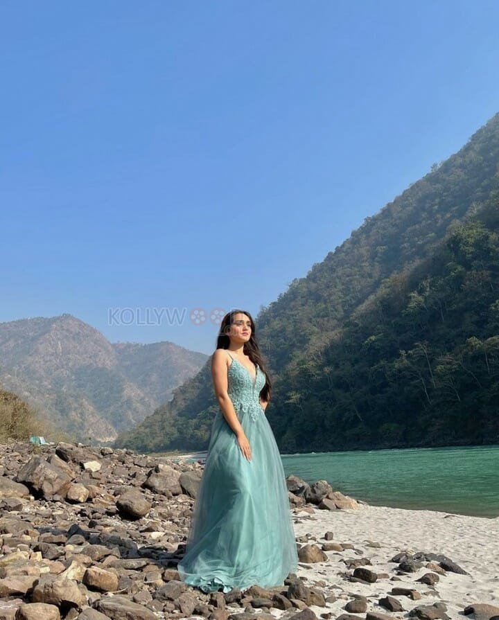 Sasural Simar Ka Actress Tanya Sharma Pictures