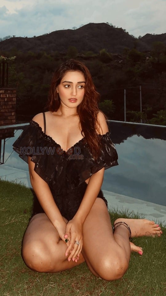 Sasural Simar Ka 2 Actress Tanya Sharma in a Black Swimsuit Lingerie Photos 02