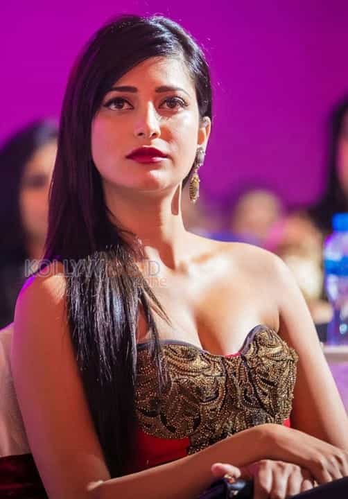 Sexy Actress Shruti Haasan Stills