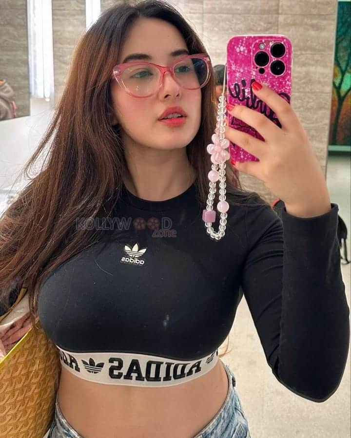 Sexy Aditi Budhathoki Mirror Selfie Photos 02
