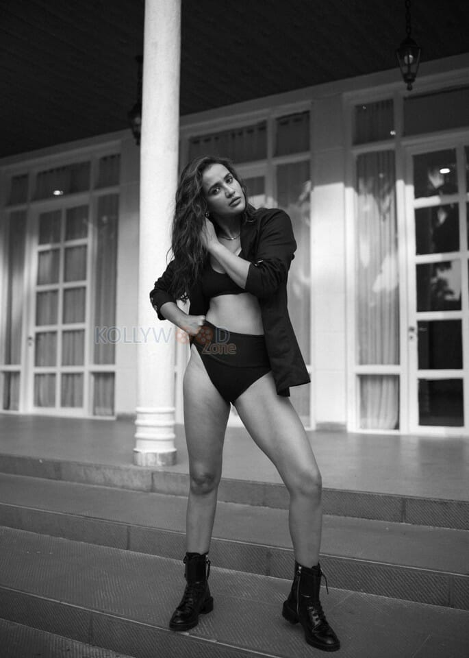 Sexy Aisha Sharma BW Photoshoot Stills 02