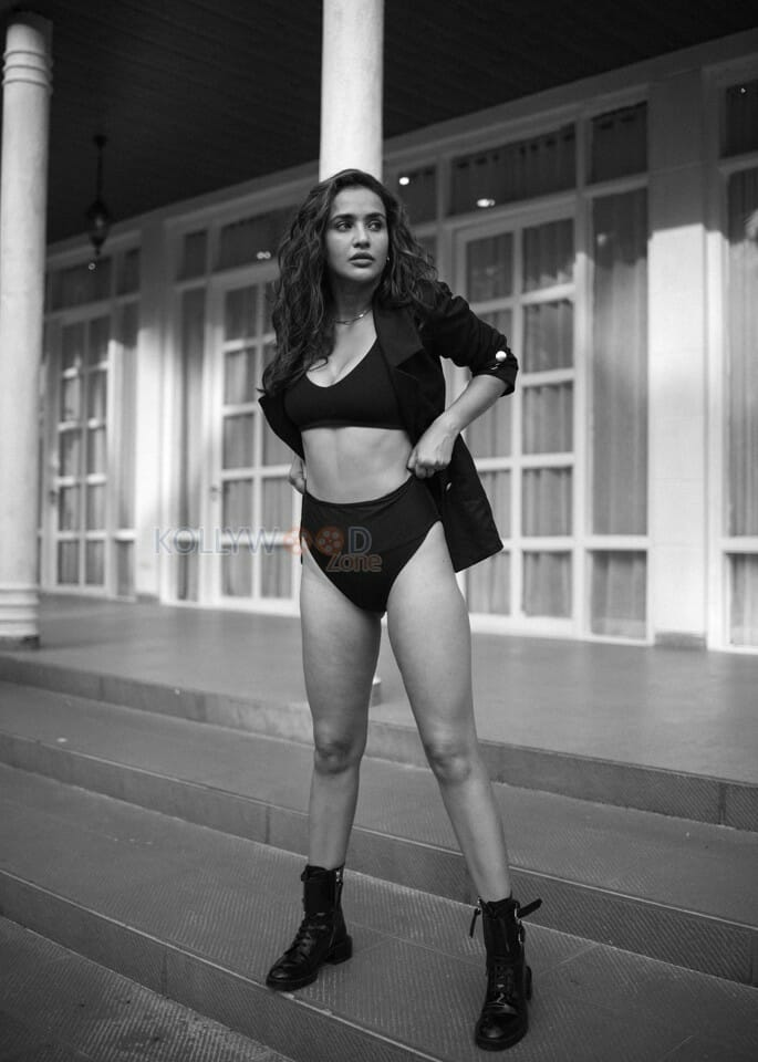 Sexy Aisha Sharma BW Photoshoot Stills 03