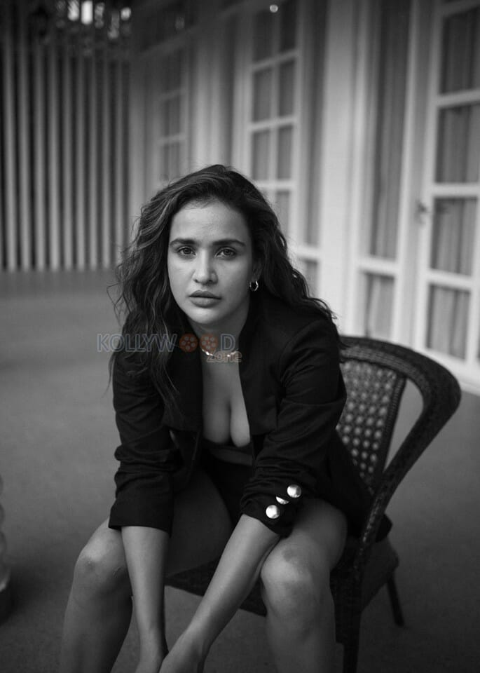 Sexy Aisha Sharma BW Photoshoot Stills 13