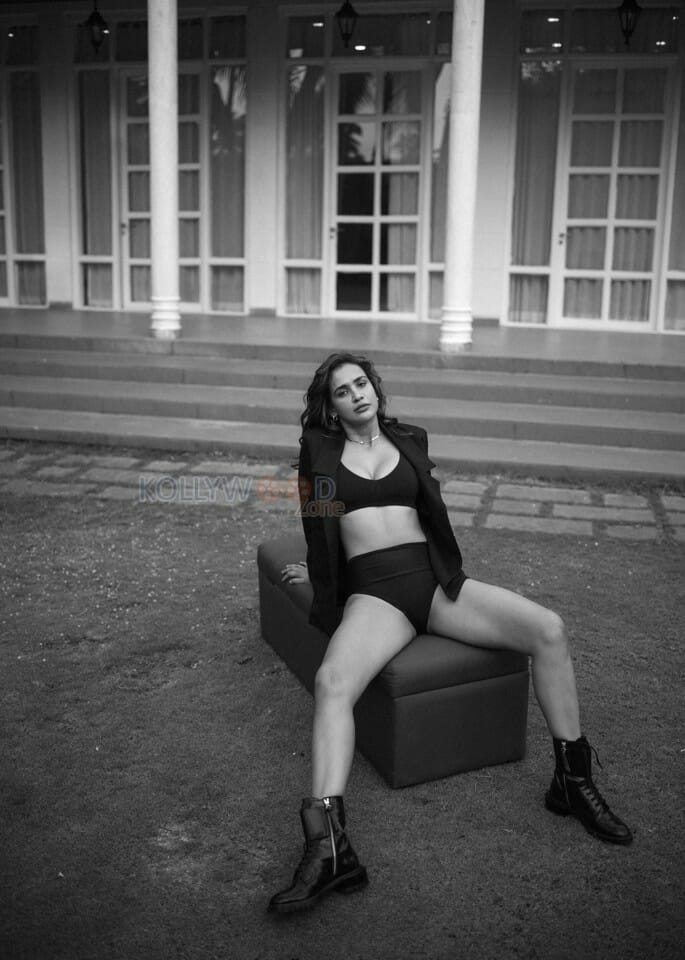 Sexy Aisha Sharma BW Photoshoot Stills 15