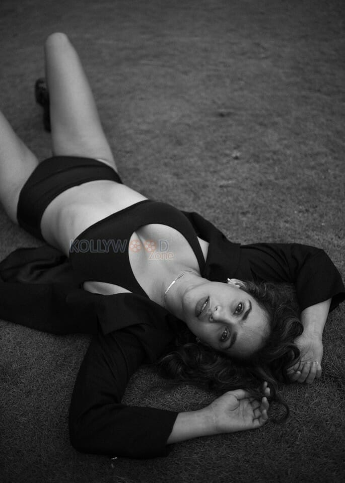 Sexy Aisha Sharma BW Photoshoot Stills 23