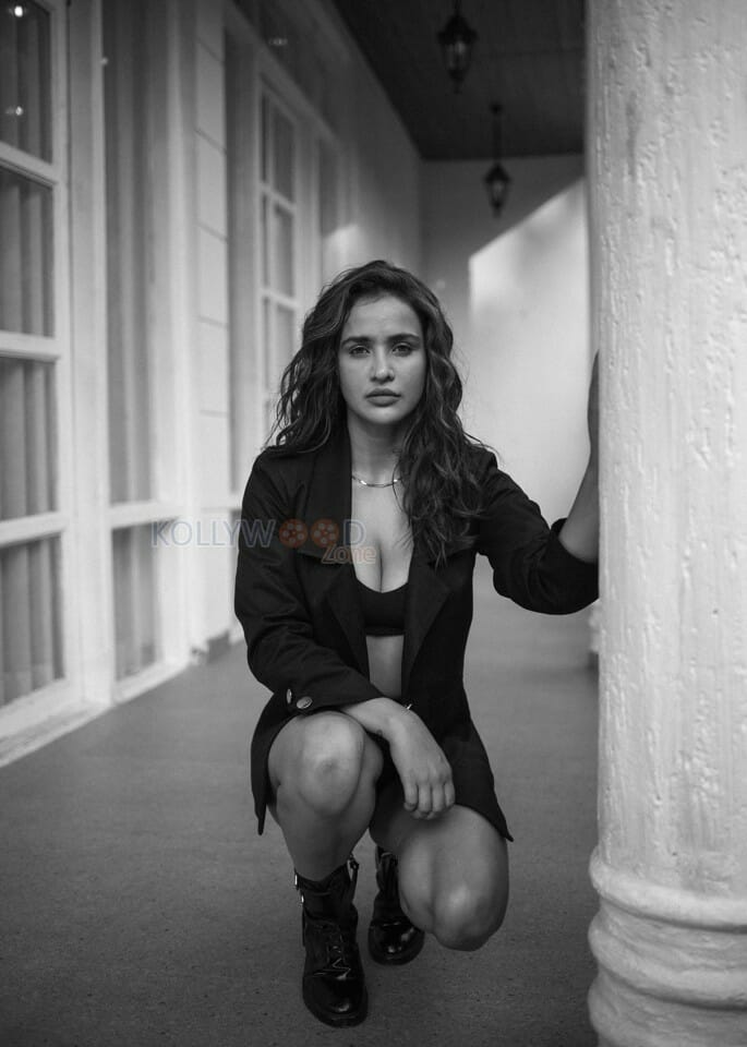 Sexy Aisha Sharma BW Photoshoot Stills 34