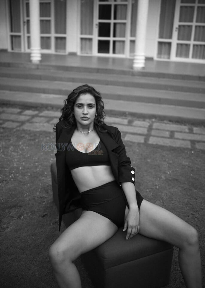 Sexy Aisha Sharma BW Photoshoot Stills 37