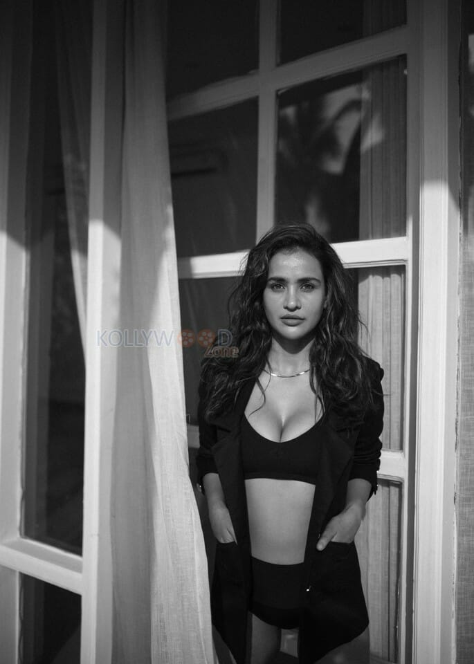 Sexy Aisha Sharma BW Photoshoot Stills 41