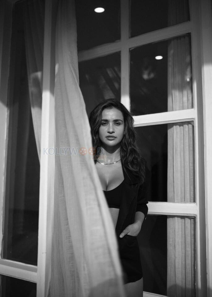 Sexy Aisha Sharma BW Photoshoot Stills 42