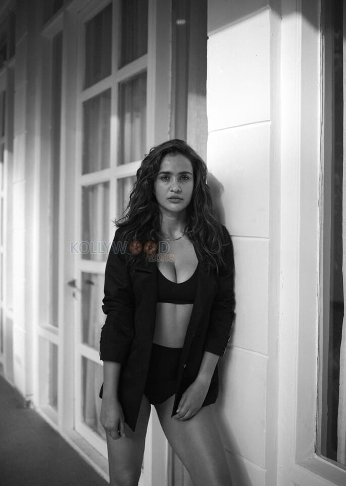 Sexy Aisha Sharma BW Photoshoot Stills 44