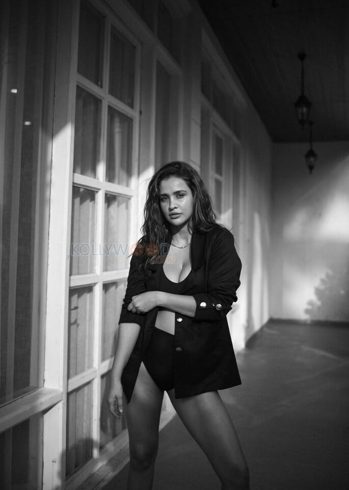 Sexy Aisha Sharma BW Photoshoot Stills 48