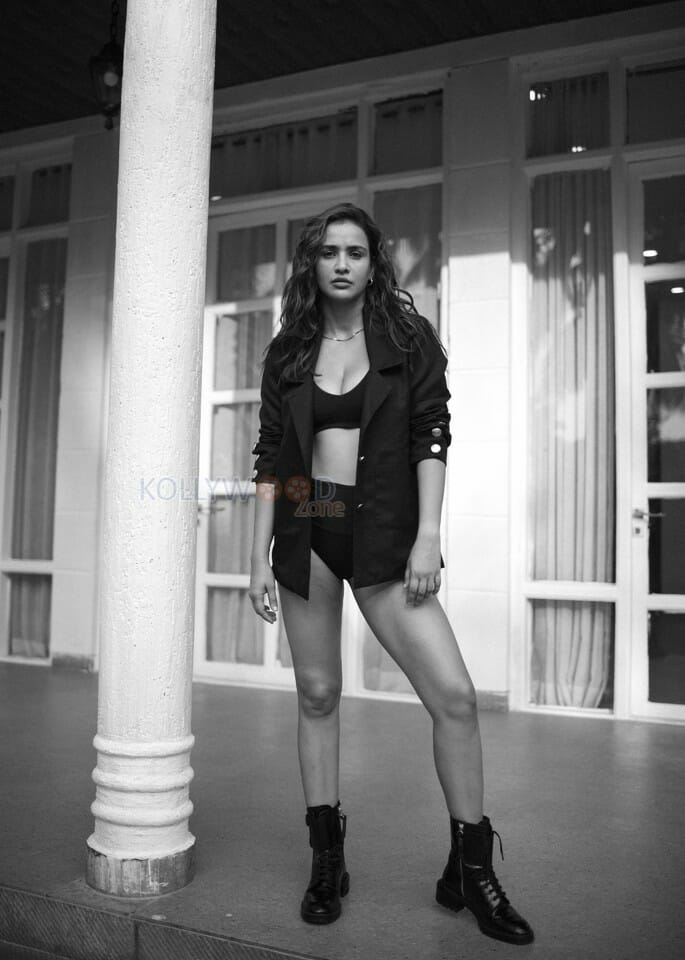 Sexy Aisha Sharma BW Photoshoot Stills 49