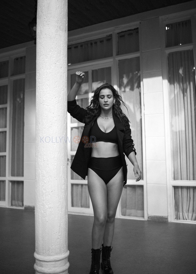 Sexy Aisha Sharma BW Photoshoot Stills 52