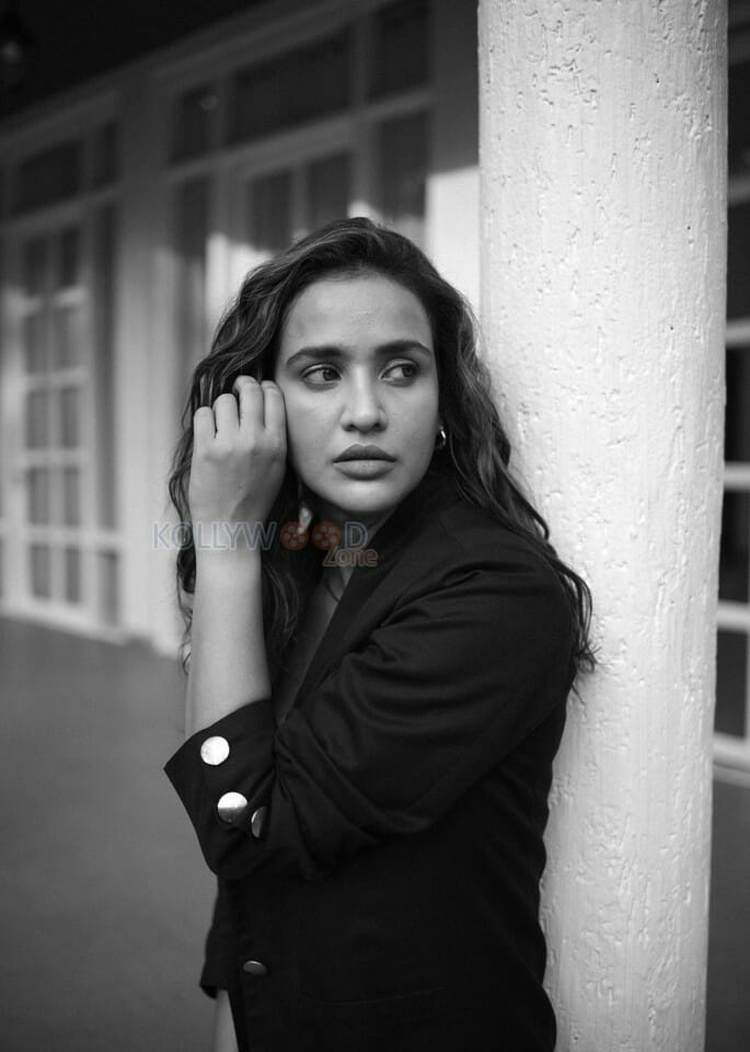 Sexy Aisha Sharma BW Photoshoot Stills 54